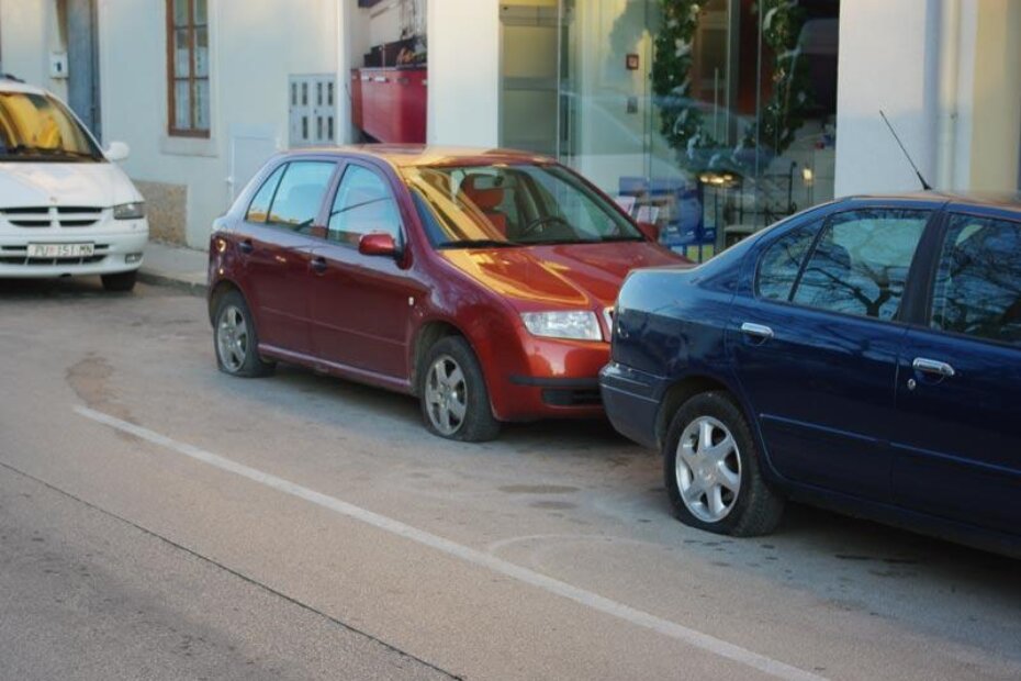 Vukovarska ulica - na oba vozila probušene su po tri gume
