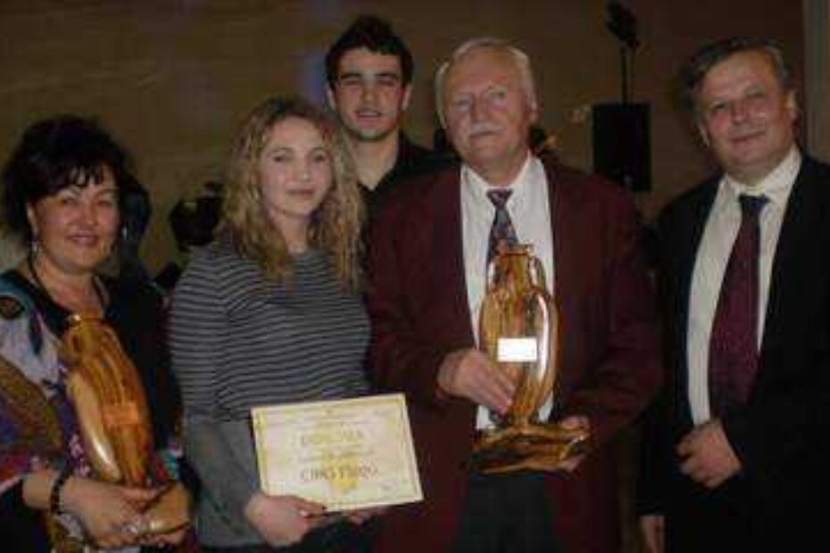 Obitelj Flego sa šampionskim priznanjem za svoje ulje u Vodicama (Foto OPG Flego)