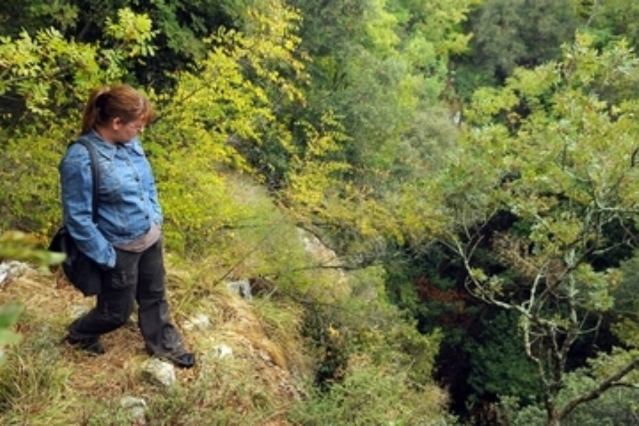 Nepristupačan i zarastao ponor jame Golubinčina (M. ANGELINI)