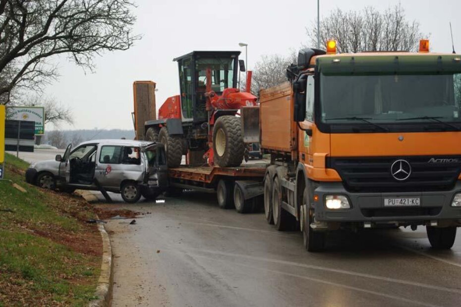 Po tragovima na skliskom asfaltu vidljivo je da je tragedija izbjegnuta "za dlaku"