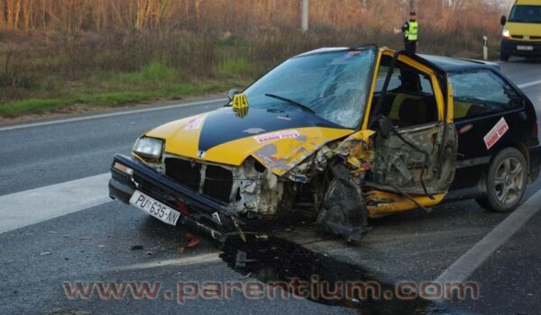 Musalež: frontalni sudar zbog pretjecanja na punoj liniji