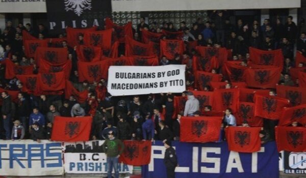 Na rukometnoj utakmici mladih reprezentacija u Prištini zapaljena makedonska zastava