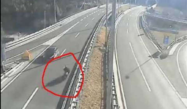 Video: Motociklom u suprotnom smjeru, alkoholiziran i bez položenog vozačkog ispita