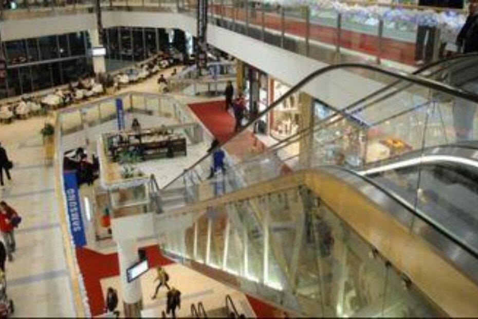 Korizma nije smanjila broj ljudi u trgovačkim centrima, ali kriza jest (Foto: Davor Visnjic/PIXSELL)