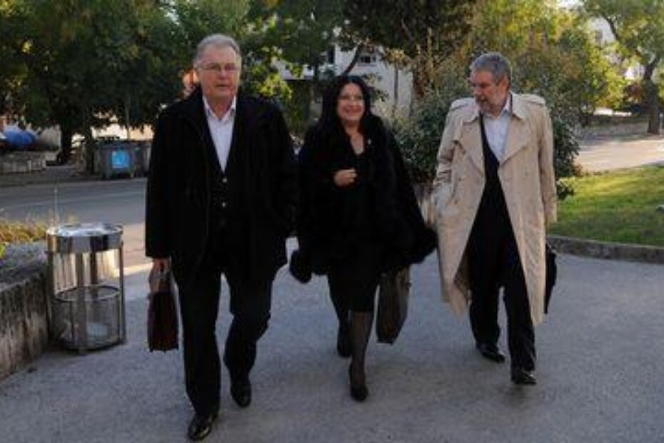 Vinka Cetinski s odvjetnicima ispred suda u Puli (Arhiva/D. Š.)