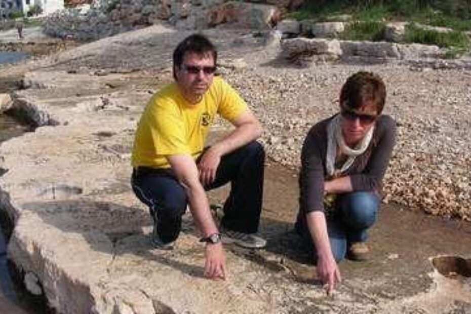 Alen Hlaj i Biljana Petrović Markežić pokazuju stope dinosaura (T. K.)