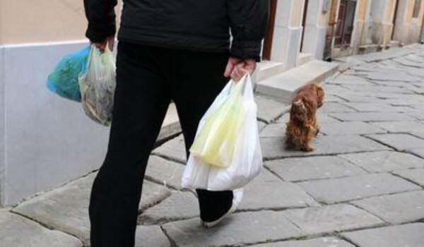 Odzvonilo besplatnim plastičnim vrećicama