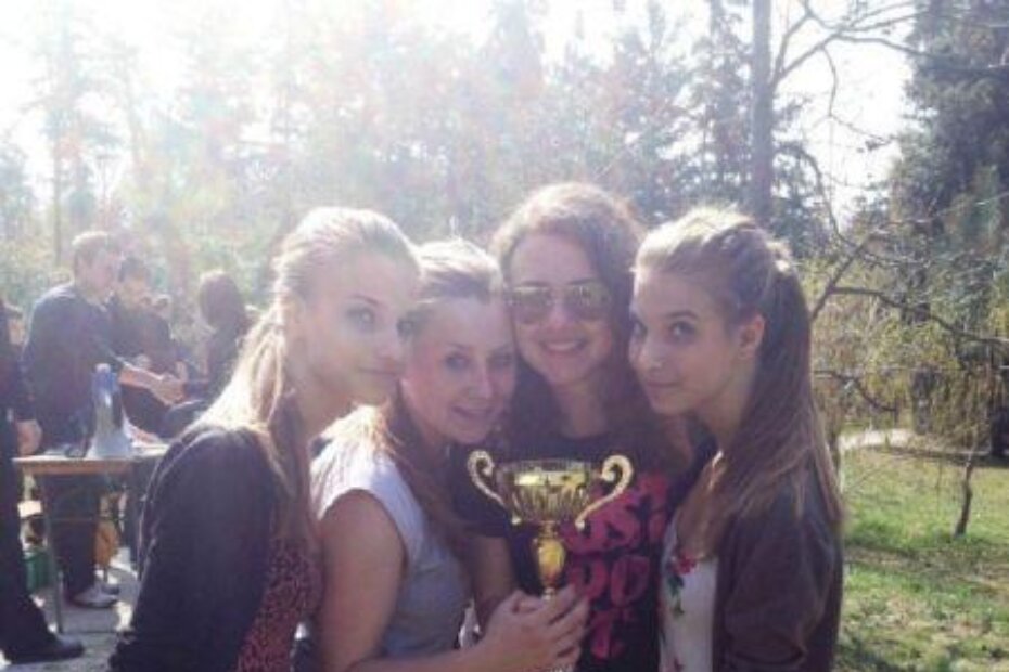 Kros ekipa u punom sastavu:Bianka Levicki, Emina Zahirović, Nina Čuš i Ines Levicki