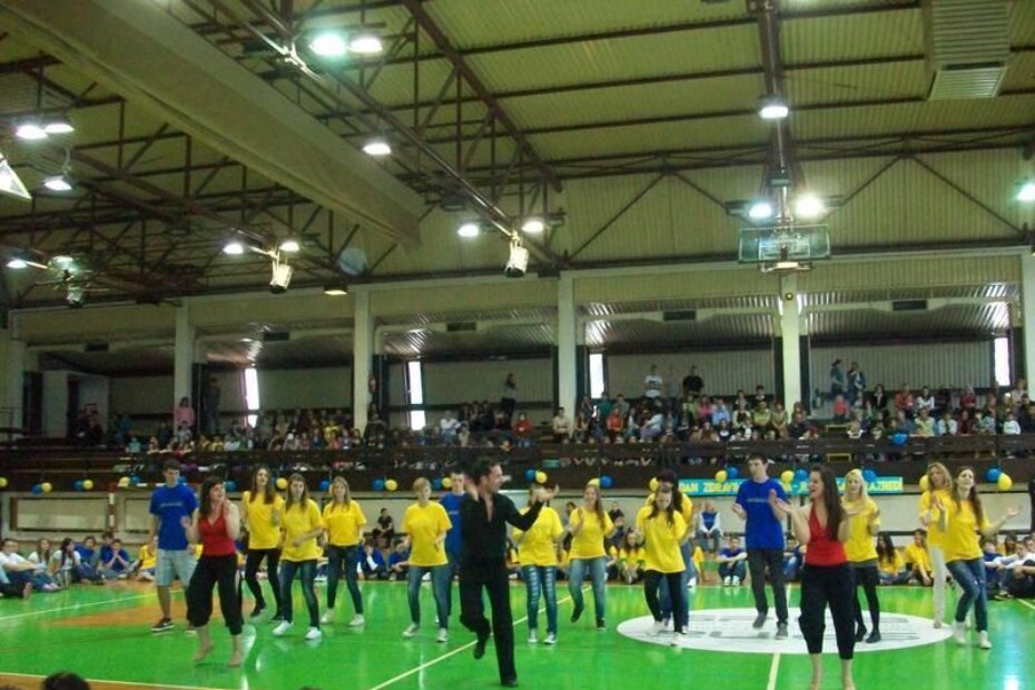 Rasplesani srednjoškolci