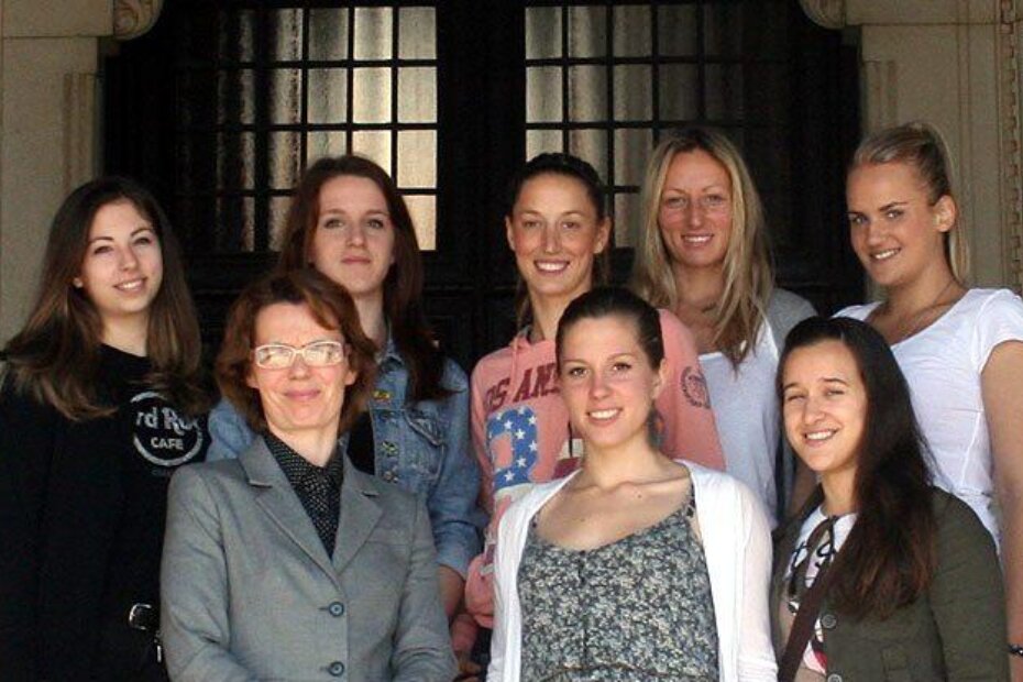 Plesačice porečkog USB-a koje su na ovogodišnjem ESDU Dancestar Touru u Poreču osvojile prestižnu nagradu, u društvu porečke dogradonačelnice