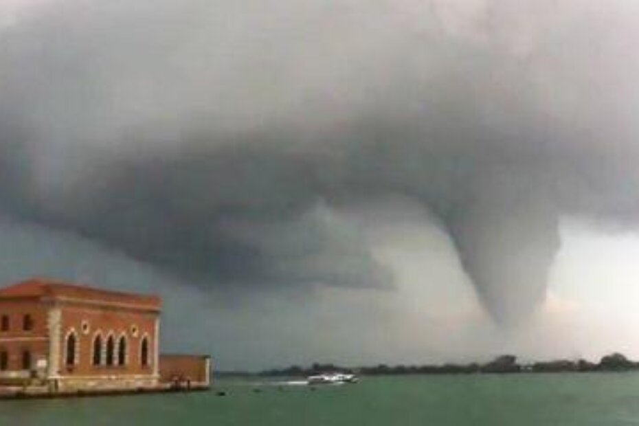 Pijavica nad Venecijom (Youtube)