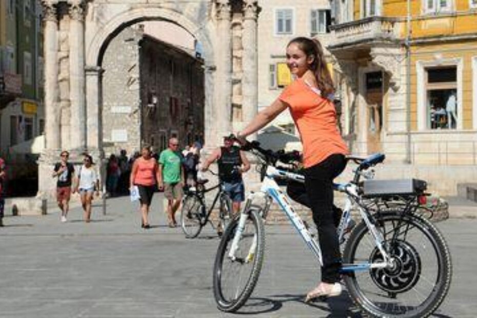 Malo pedaliraš, malo vozi sam