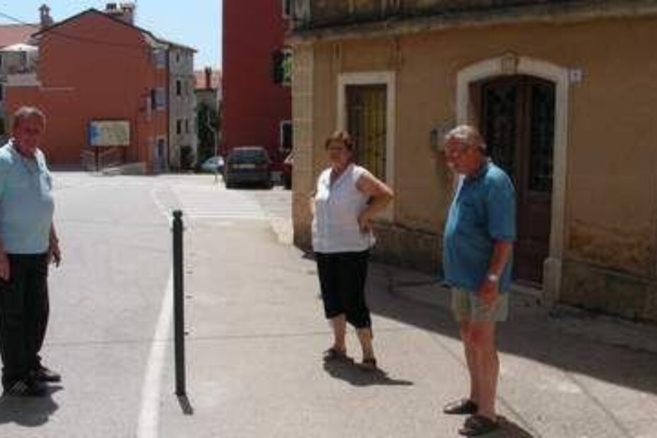 Stupići su preblizu zgrada i nema dovoljno mjesta za invalide i malu djecu u kolicima