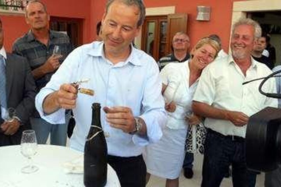 Punoljetnu malvaziju Vina Cattunar otvorio je Sandi Paris...