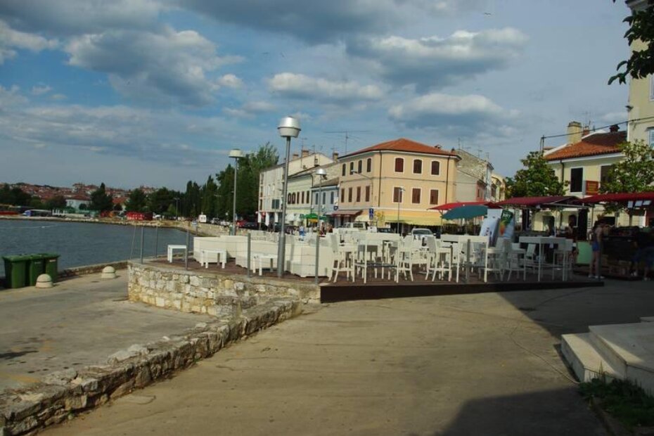 Ugostiteljska terasa u Peškeri (Foto: Arhiva parentium.com)