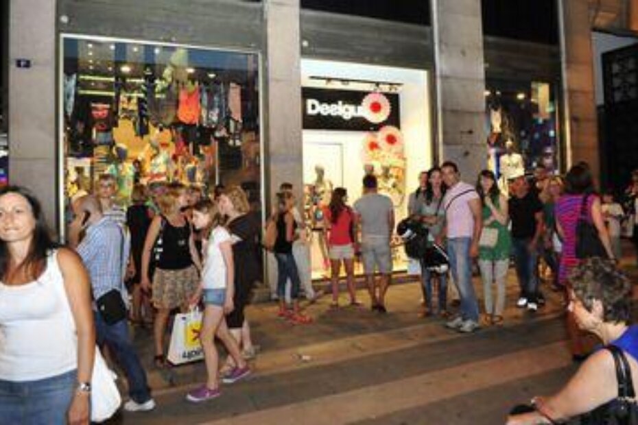 Gužva prvoga dana sezonske rasprodaje (M. ANIČIĆ/Novi list)