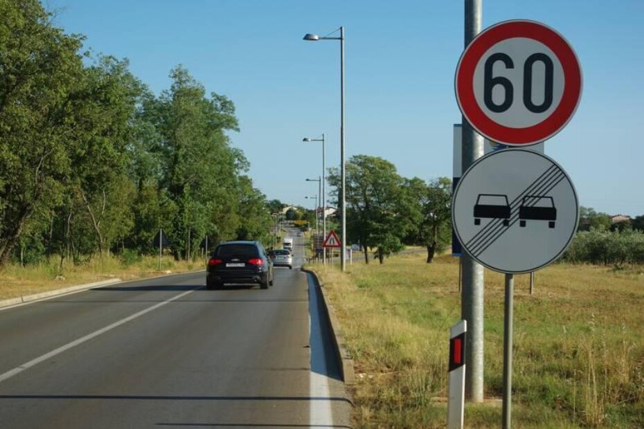 Prestanak zabrane pretjecanja na tabli, a puna linija na cesti. Koliko to ima smisla?