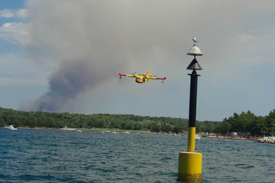 Kanader prilazi marini u Funtani