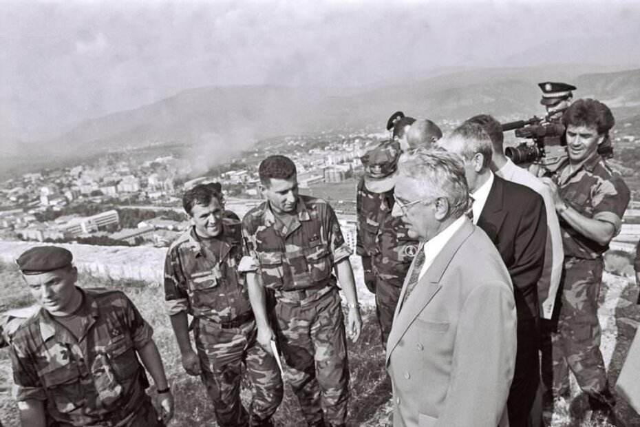 General Ante Gotovina s generalom Rahimom Ademijem na kninskoj tvrđavi i predsjednikom dr. Franjom Tuđmanom nakon Operacije Oluja