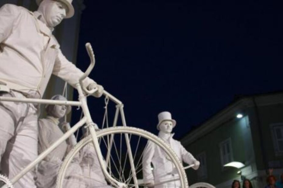 Veseli beskućnici iz Theatera Irrwisch