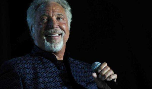 Legendarni Tom Jones osvojio pulsku Arenu