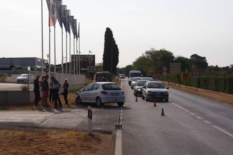 Vozać mađarskog Peugeota započeo je skretanje ulijevo