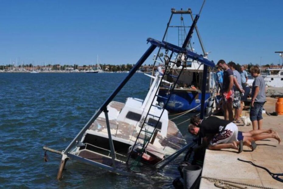 Nevrijeme je potopilo 15-metarski ribarski brod  (T. KOCIJANČIĆ, Glas Istre)