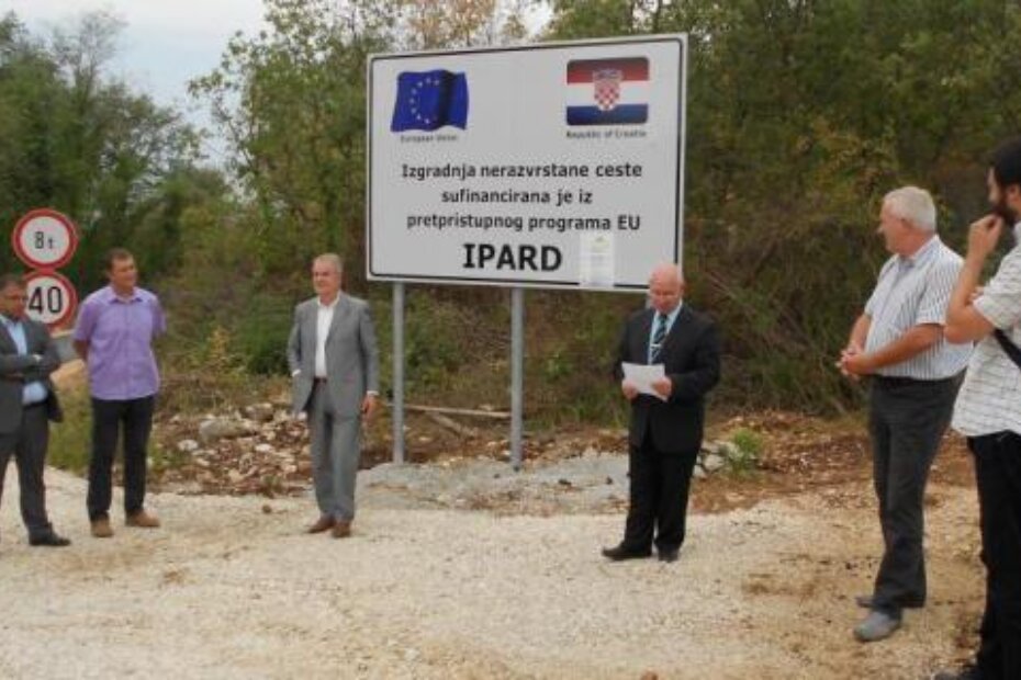 Novoasfaltirana cesta od Pajari prema Herakima