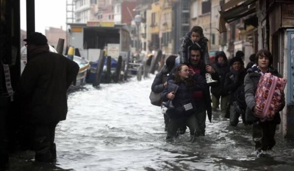 Plimni val potopio pola Venecije i dio Trsta