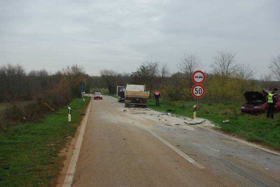 Fiat se okrenuo na cesti i bočno udario u kamion