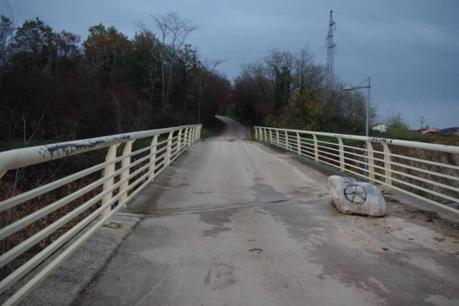 Pješačkim se mostom ovih tjedana vozi više nego ikad