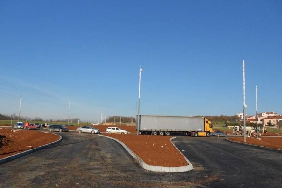 Promet u rotoru Vrvari za radova se odvijao uz semafore (V. HABEREITER)