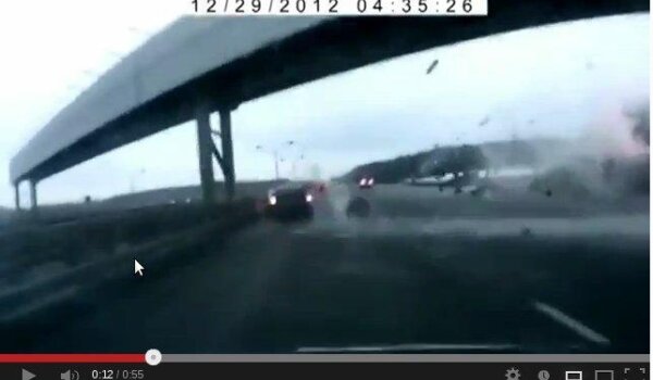 Video: pad putničkog zrakoplova uz autocestu u Moskvi