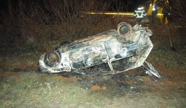 Dvije osobe izgorjele u automobilu kod Flengi