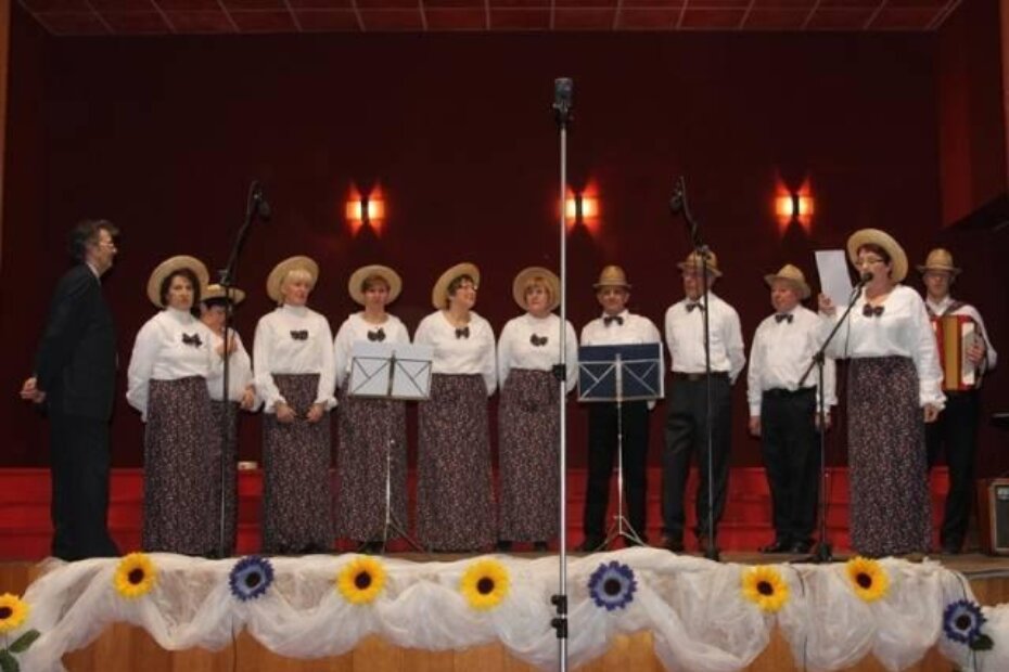 Domaćini, vokalna etno skupina Nigrignanum i voditeljica programa