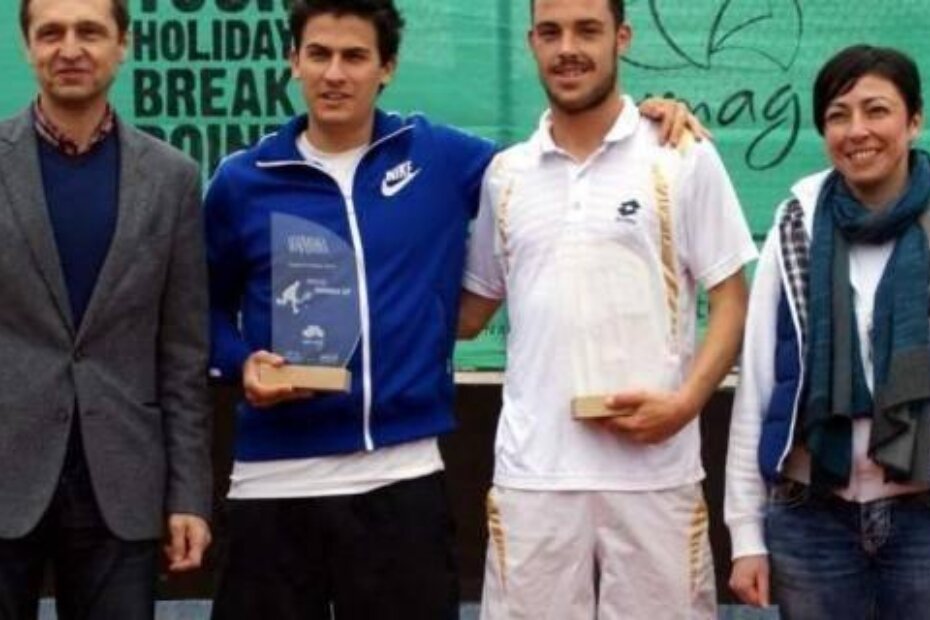 Pobjednik Umaga Marco Cecchinato (u bijeloj majici) i finalist Attila Balazs u društvu čelnika turnira Branimira Horvata i Mirne
