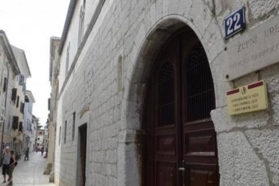 Zgrada župnog ureda u Poreču (J. PREKALJ)