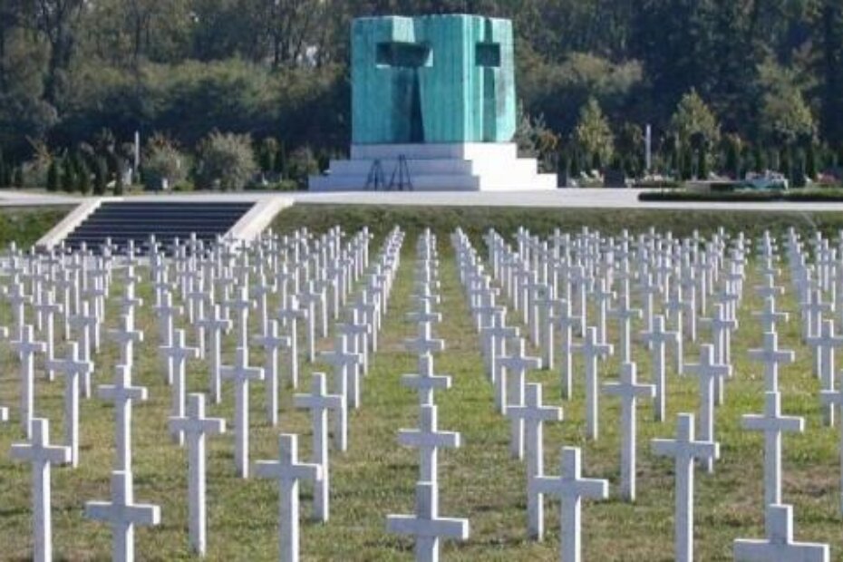 Memorijalno groblje žrtava Domovinskog rata u Vukovaru (foto: Turnic-ri.skole.hr)