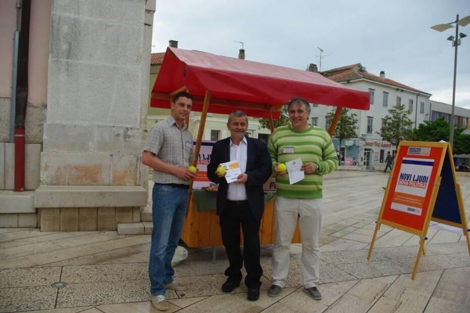 Danijel Ralić, Dragutin Lesar i Damir Balja na Trgu slobode u Poreču