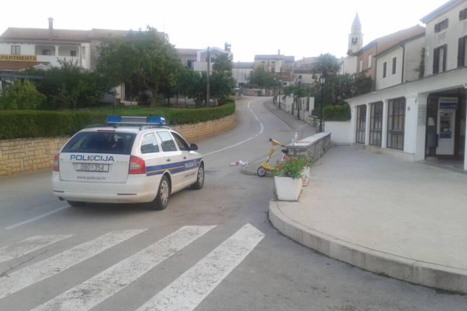Mjesto nesreće ispred ureda Turističke zajednice Funtana