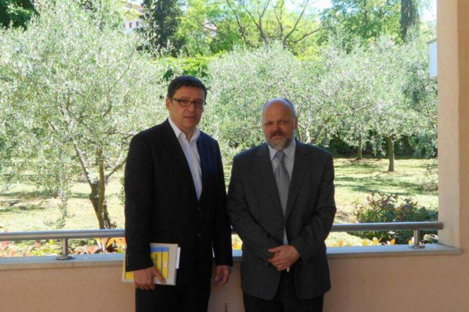 Ministar Žaljko Jovanović i ravnatelj Osnovne škole Esad Mujaković