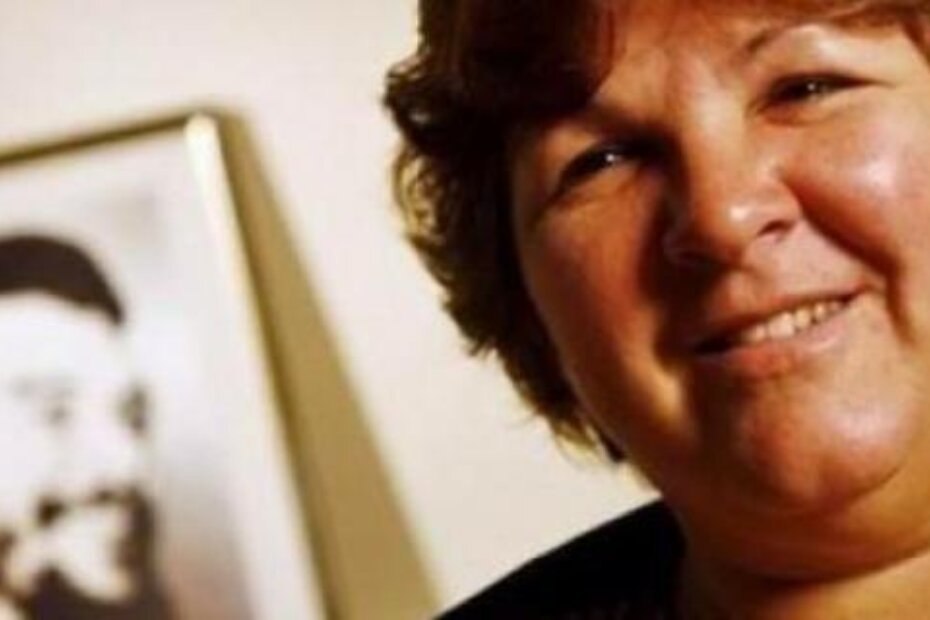 Aleida Guevara, u pozadini fotografija njenog oca Chea (Ladyo.it)