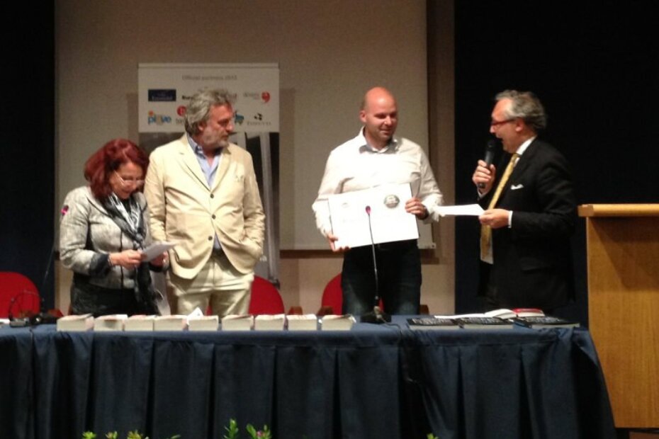 Ivan Damjanić (drugi s desna) prima nagradu za svoju Borgonju