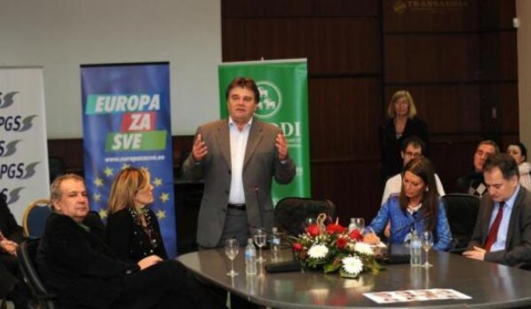 Jakovčić okuplja 'pokret nesvrstanih'