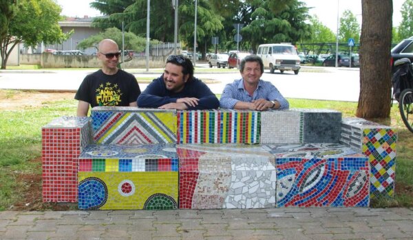 U Peškeri postavljen 'Trosjed' Eugena Varzića
