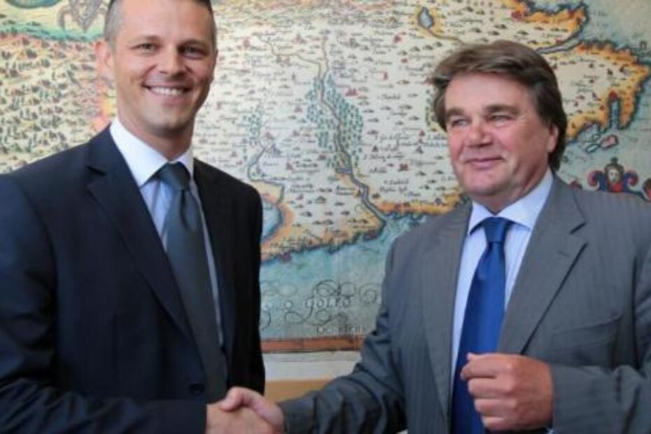 Flego i Ivan Jakovčić tijekom primopredaje dužnosti