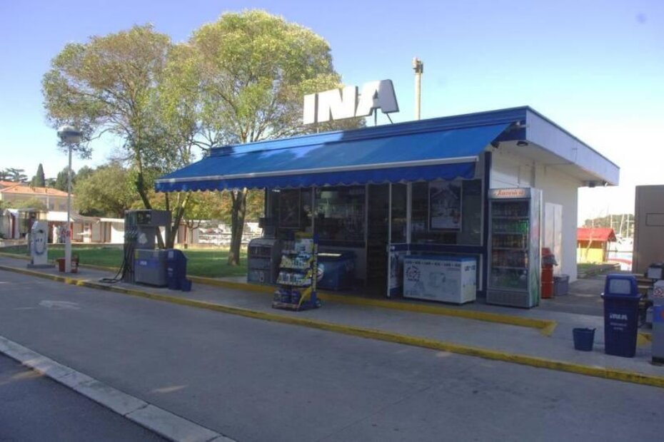 Inina benzinska jutro nakon pljačke