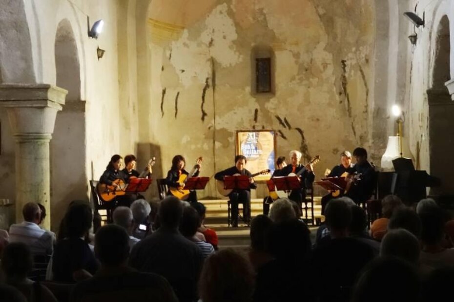Tokyo Guitar Ensemble