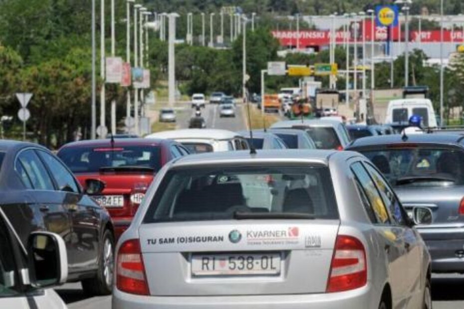 Za oblačnih dana uobičajena je gužva u prometu (M. ANGELINI)