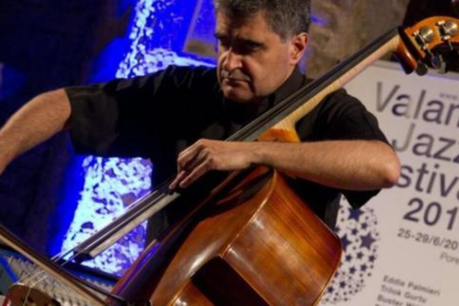 Renaud Garcia Fons u atriju Eufrazijeve bazilike (Foto Valamar Jazz Festival)